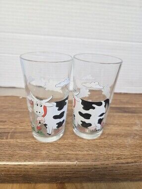 Vintage 90s Cerve Holstein Cow Glassware